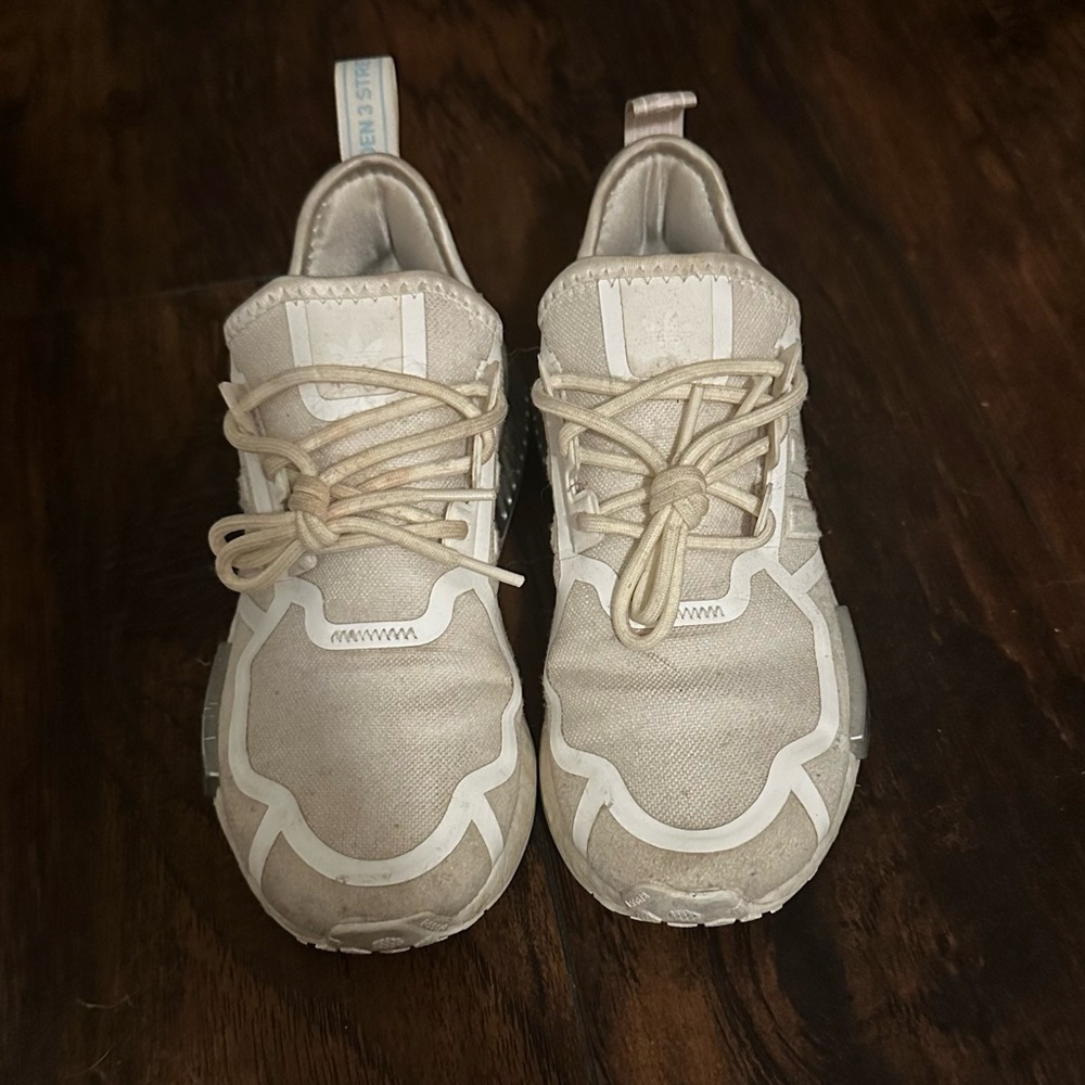 Women’s adidas tennis shoes - Picture 3 of 4